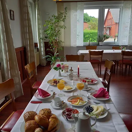 Lindenzimmer Stoecken Bed & Breakfast 3*