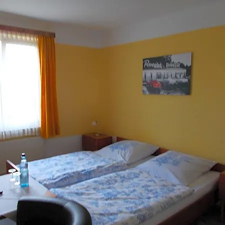 Lindenzimmer Stoecken Oda ve Kahvaltı 3*